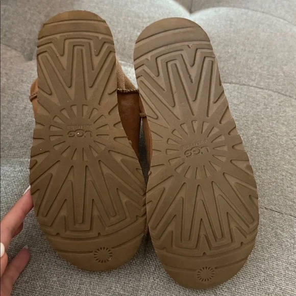 Ugg Classic Mini II - Chesnut Size 6 - Picture 4 of 4